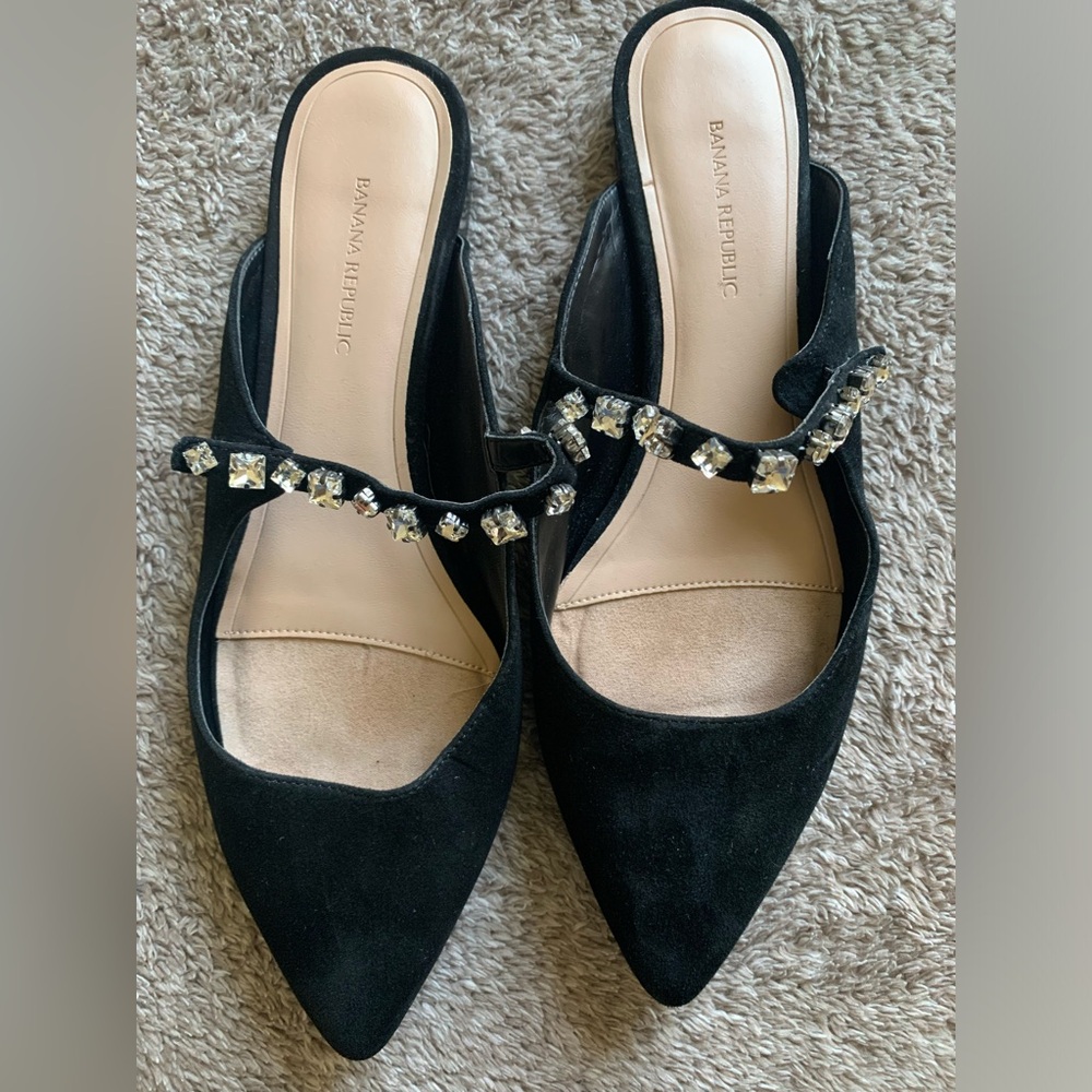 Brand new banana republic black suede mule . Size 8M . Minimal signs of wear.